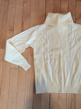 Vintage Yellow Ribbed Turtleneck Sweater. Size Small.